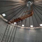 intérieur d'une cellule sécheuse avec vue sur les vis de brassage